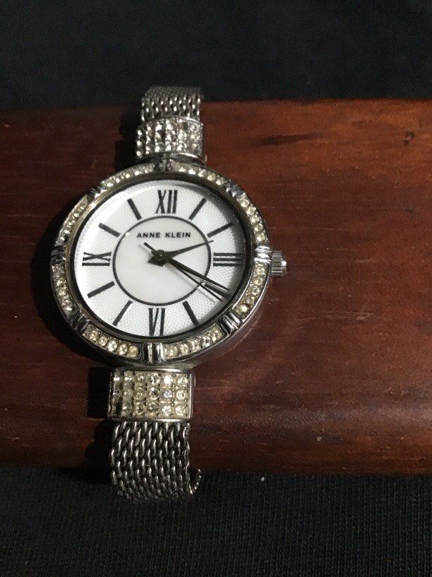 Anne Klein Quartz authentic (Category: Women's Watches) located in Baguio. Submitted by agozun61 (Listing ID 1460276619, Image 2). Description: Quartz authentic white dial.good running condition..