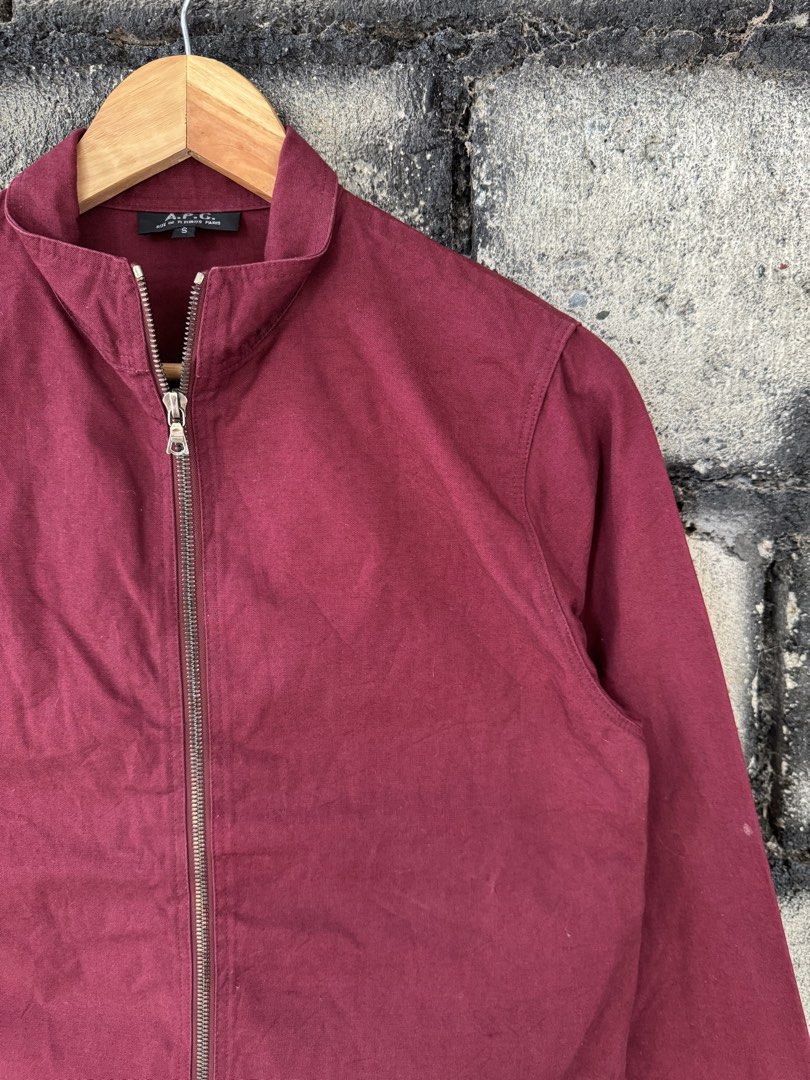 A.P.C Fullzip Jacket (Category: Coats, Jackets and Outerwear) located in Villaverde. Submitted by aisonvi_97_101 (Listing ID 1460155262, Image 2). Description: Wts A.P.C Jacket Size Small on Tag W 19 Inch L 25.5 Inch Excellent Conditoon 2499 + Sf.