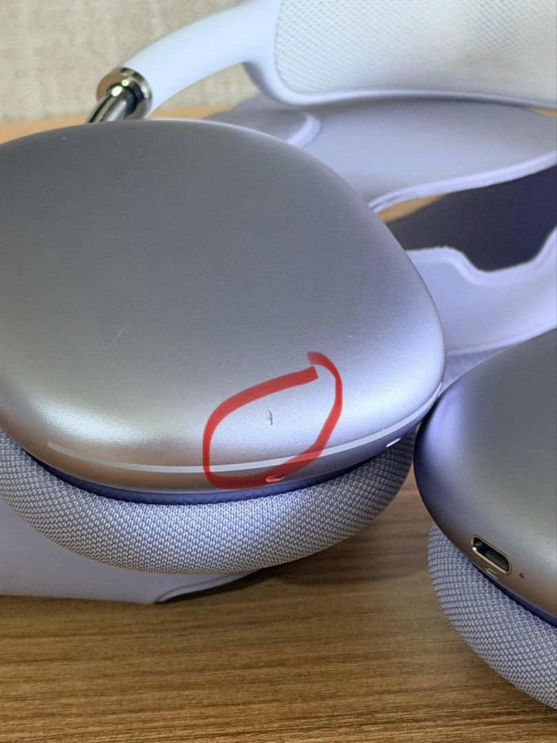apple AirPods Max V2 (Category: Other Mobile & Gadget Accessories) located in Makati City. Submitted by nigelbitalo36 (Listing ID 1460172689, Image 3). Description: read all details muna bago inquire fixed price- 17k super bargain :) airpods max v2 type c issue- small dents nasa picture inclusion unit and case only pick up only location- filinvest alabang.
