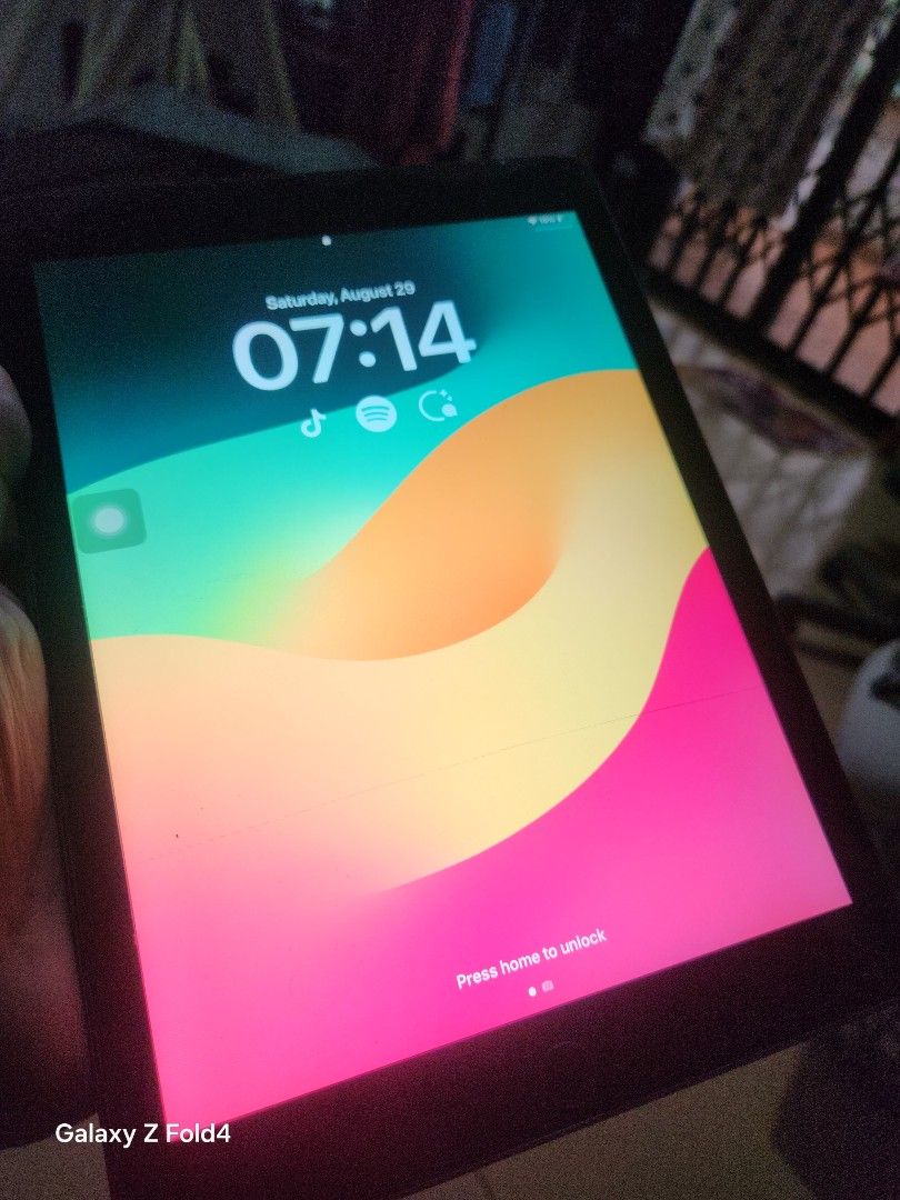 Apple iPad 6th Generation (Category: iPad) located in Manila. Submitted by bright_robert (Listing ID 1460298237, Image 2). Description: 6th generation 128 wifi only unit case no issues .