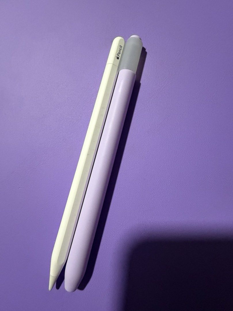 Apple Pencil USB-C Lavender Silicone Sleeve (Category: Other Accessories) located in Manila. Submitted by living_1234 (Listing ID 1460244442, Image 1). Description: 🍎 Apple Pencil (USB-C) – Original Apple ✨ Condition: Like New / Good Condition 📦 Inclusions: Apple Pencil (USB-C)/ silicone protector/ box 🎨 Color: White 🔌 Charging: USB-C 🔗 Connectivity: Bluetooth 🧲 Magnetic Attachment: Yes ✅ Compatible with: • iPad Air 11”/13” M4, M3, M2 • iPa
