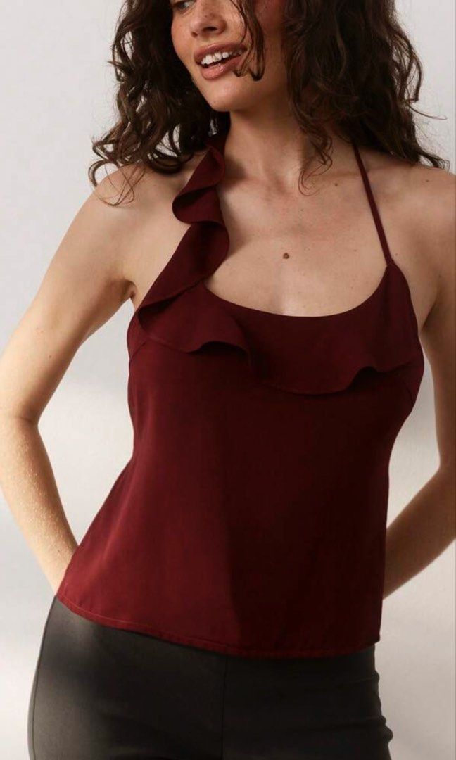 Aralina Backless Top (Category: Sleeveless) located in Rosario. Submitted by jonalyn_2001 (Listing ID 1460302776, Image 1). Description: ARALINA SHEIN BACKLESS TOP ( with pouch ) SIZE: XXS - MEDIUM MOP: GCASH & MARIBANK.