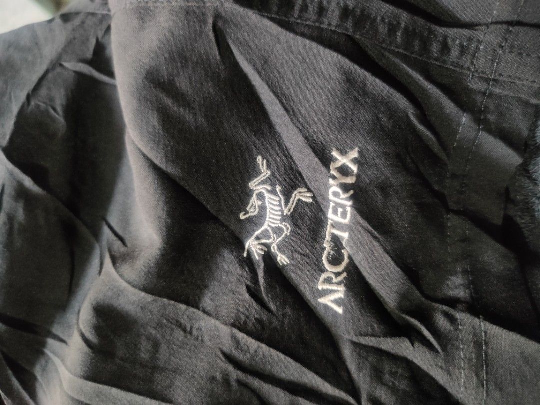 Arcteryx nylon short (Category: Activewear) located in Daet. Submitted by thriftnidiegz (Listing ID 1460126985, Image 3). Description: excellent condition embroidered logo waist-30-36 L-20.
