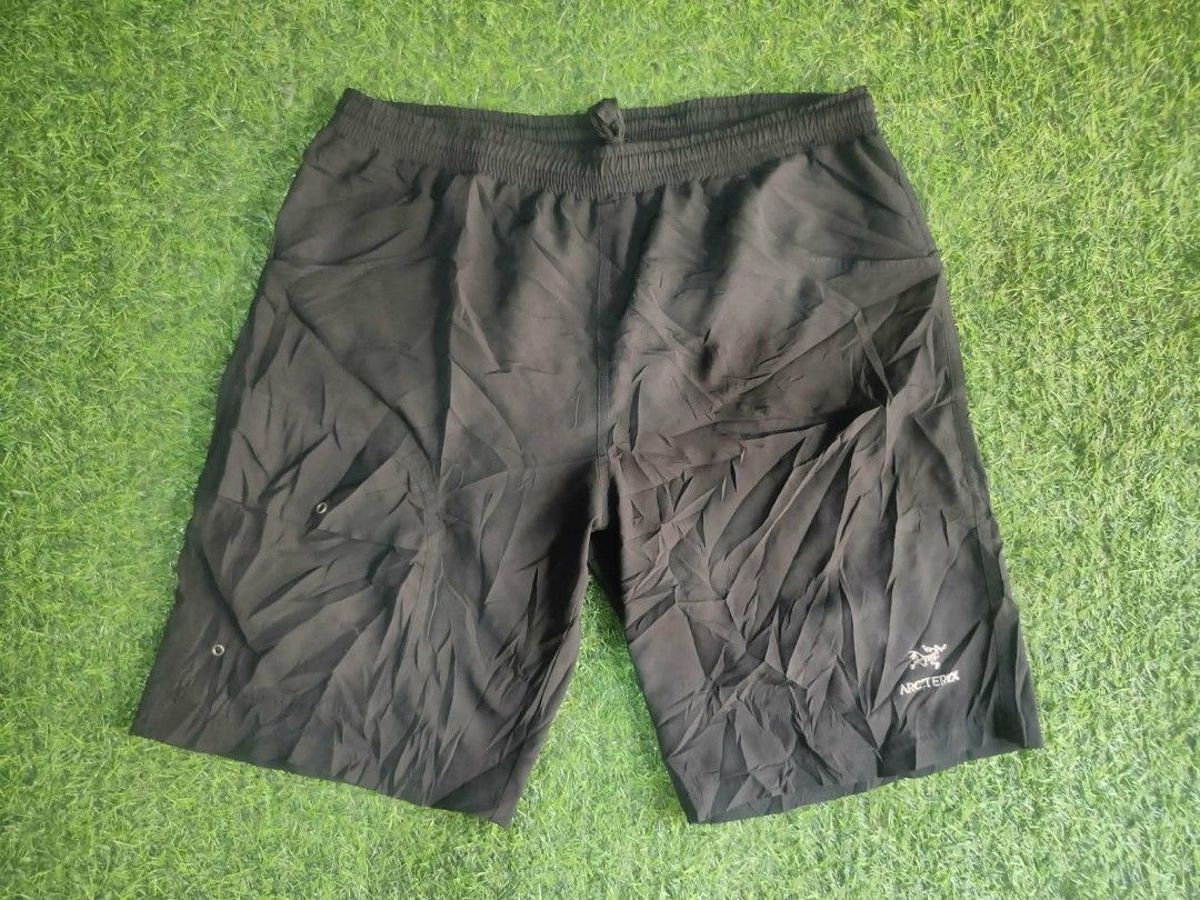 Arcteryx nylon short (Category: Activewear) located in Vinzons. Submitted by khasanche43622 (Listing ID 1460232781, Image 1). Description: Excellent condition Embroidered logo design Waist-30-36 L-20.