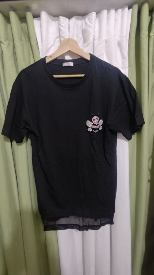 Aspack 7pcs Shirt (Category: Tshirts & Polo Shirts ) located in Bacolod City. Submitted by curated_picks (Listing ID 1460165861, Image 1). Description: - Bundle of 7 graphic t-shirts. - Black tee with bee design and sheer hem. - Black tee with large embroidered pagoda and cranes on back. - Black tee with various small cartoon graphics. - Grey tee featuring a Little Red Riding Hood graphic. - Light green tee with large 'F426' lettering. - Ideal fo
