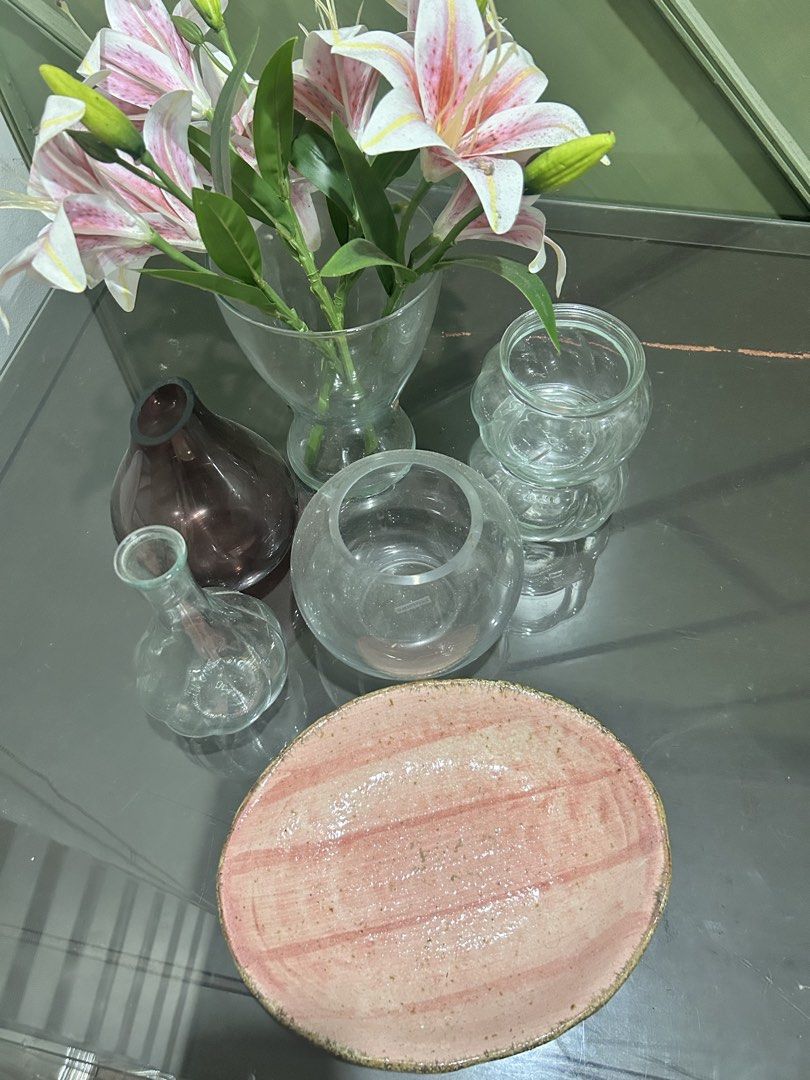 Assorted Glass Vases and Pink Ceramic Plate (Category: Vases & Decorative Bowls) located in Quezon City. Submitted by alisazxc (Listing ID 1460181838, Image 1). Description: - Bundle of 6 decorative items - Ideal for home decor or as a thoughtful gift - no issues, needs cleaning lang.
