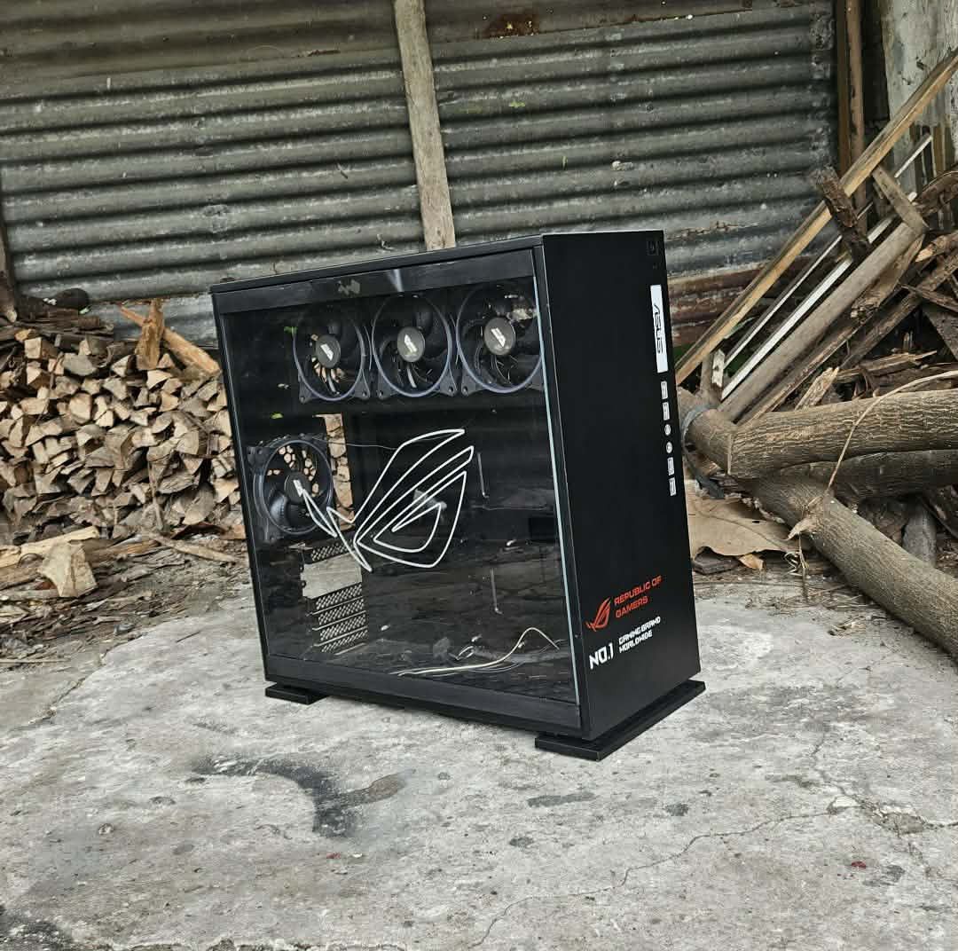 ASUS ROG Gaming PC Case with Tempered Glass Side Panel (Category: Desktops) located in Quezon City. Submitted by ydna_22 (Listing ID 1460271575, Image 2). Description: - ASUS ROG Gaming PC Case - Tempered glass side panel to showcase your build - Multiple pre-installed fans for excellent airflow - ROG logo and I/O ports on the front panel - Ideal for building a new gaming rig - Feel free to ask questions!.