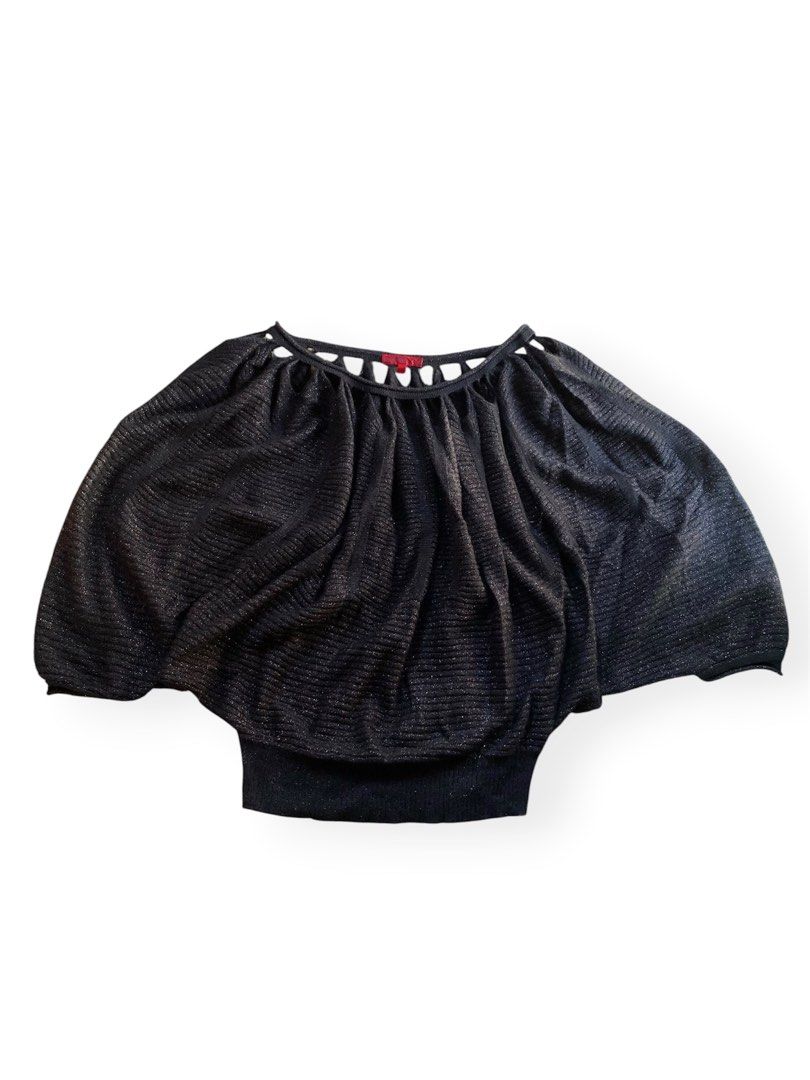 Authentic Archival Vivienne Tam Batwing top (Category: Others Tops) located in Davao. Submitted by vaultnthreadsph (Listing ID 1460117961, Image 1). Description: Authentic Archival Vivienne Tam Batwing top Size Small Width (Free Size) Length 22 Excellent condition No issue Dm lang po sa interesado Davao city location .