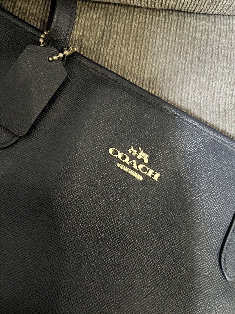 Authentic Coach City Bag (Category: Tote Bags) located in Manila. Submitted by kstyles.ph (Listing ID 1460127428, Image 2). Description: Authentic Coach City Tote in Navy Blue Crossgrain Leather (Style F11926) - First owned bag (well-used) - QC Area - Slightly Negotiable.