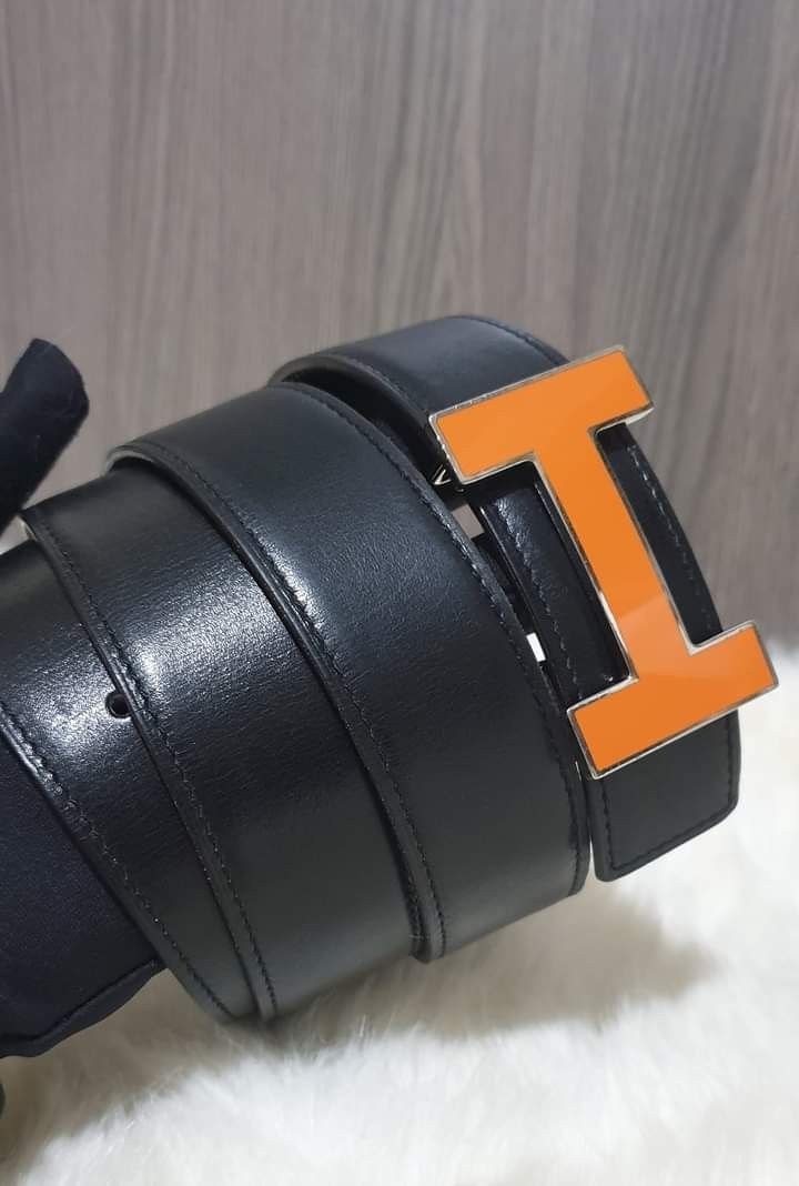 Authentic Hermes Belt size 100 (Category: Luxury Accessories) located in Pasig City. Submitted by castlescollections (Listing ID 1460130982, Image 1). Description: Guaranteed Authentic Hermes Reversible Belt size 40 In good condition.
