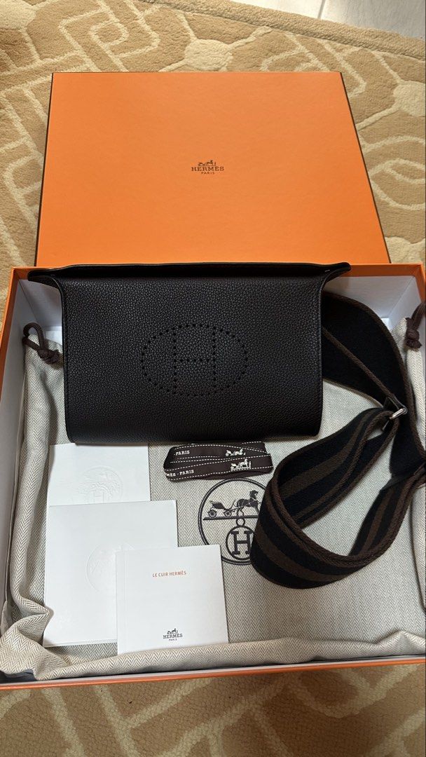 Authentic Hermes Videpoche Sling bag (Category: Luxury Bags & Wallets) located in Las Pinas. Submitted by marshmallowmax (Listing ID 1460190606, Image 1). Description: Available with box dustbag mini booklet, ribbon and legitgrails Like new condition Stamp U year 2022.