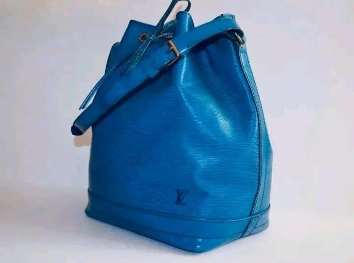 Authentic Louis Vuitton Noe Gm (Category: Luxury Apparel) located in Pasig City. Submitted by castlescollections (Listing ID 1460129698, Image 1). Description: Guaranteed Authentic Louis Vuitton Epi Blue Noe GM.