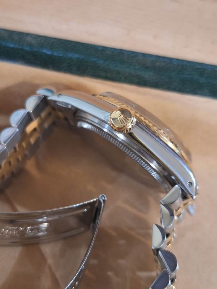 Authentic Rolex (Category: Luxury Watches) located in Manila. Submitted by chloe_luxuries (Listing ID 1460133785, Image 3). Description: Guaranteed Original Rolex 36mm two tone Year 1988 1 beses na over haul Comes with complete inclusion Pm for more details.