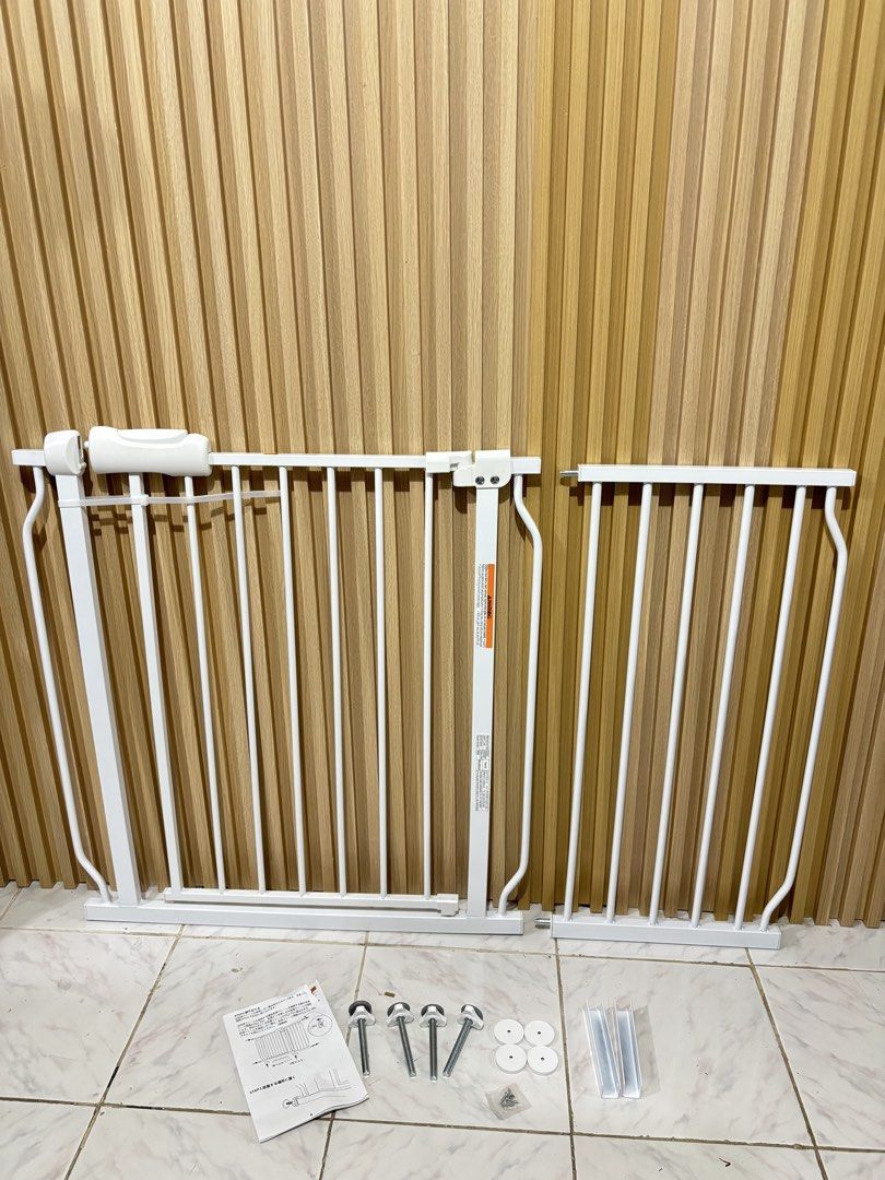BABY / PET SAFETY GATE ⚪️ (Category: Safety Gates, Locks & Protectors) located in Valenzuela. Submitted by jen_prelovedcorner.2 (Listing ID 1460128125, Image 2). Description: Baby / Pet Safety Gate ⚪️ With extension Bnew with box and manual Metal 1,500 Location Valenzuela City.