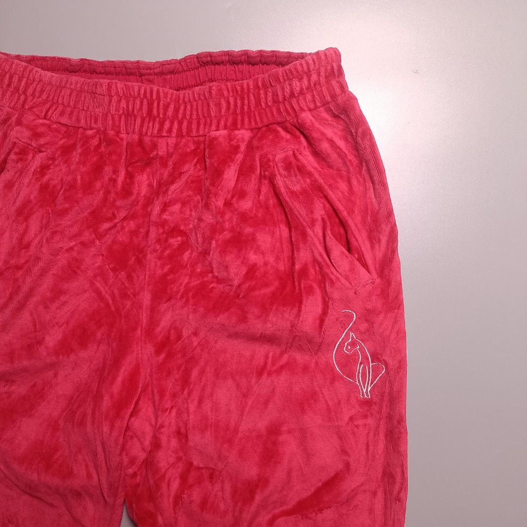 Baby Phat Red Velour Flared Trackpants (Category: Other Bottoms) located in Las Pinas. Submitted by jmbl.thrds (Listing ID 1460211066, Image 3). Description: Baby Phat Red Velour Flared Trackpants 24-28 width x 35 length 8 leg opening.