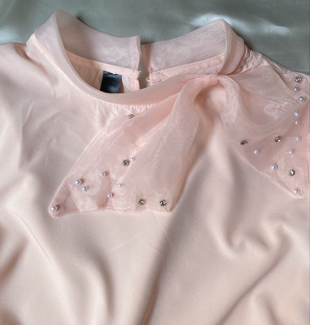 Baby Pink Long Sleeve (Category: Coats, Jackets and Outerwear) located in General Santos City (Dadiangas). Submitted by lily.gomez07 (Listing ID 1460281326, Image 2). Description: .