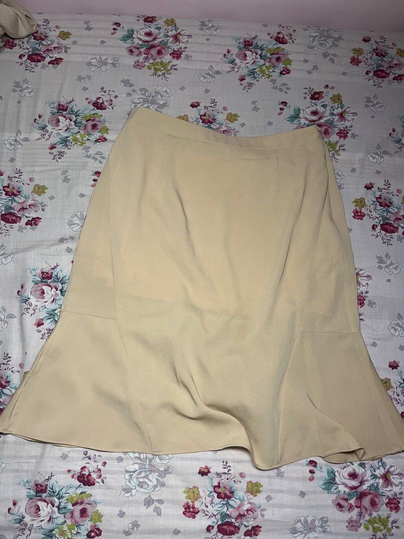 Bado Beige Midi Skirt Size S (Category: Skirts) located in Quirino. Submitted by nikoliee (Listing ID 1460293972, Image 2). Description: such a cute skirttt nego if u'll buy another one from the new listing jnt courier only.