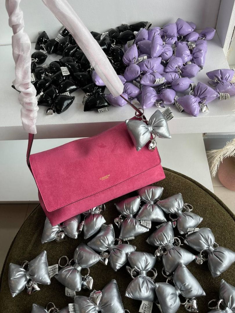Bag Charm (Category: Charms) located in Manila. Submitted by curated.totes (Listing ID 1460270100, Image 1). Description: ʙᴏᴡ ᴋɴᴏᴛ ʙᴀɢ ᴄʜᴀʀᴍ 🎀 ꜱʀᴘ: 350 ᴅᴍ ᴛᴏ ᴏʀᴅᴇʀ!.