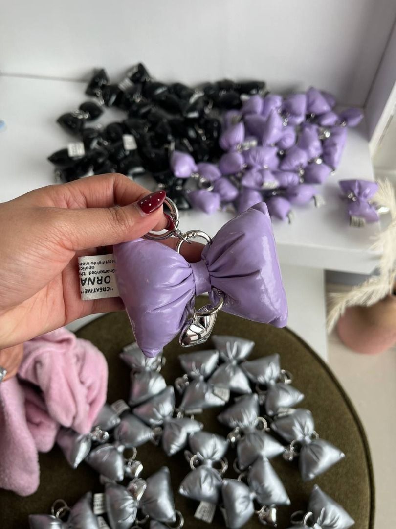 Bag Charm (Category: Charms) located in Manila. Submitted by curated.totes (Listing ID 1460270100, Image 3). Description: ʙᴏᴡ ᴋɴᴏᴛ ʙᴀɢ ᴄʜᴀʀᴍ 🎀 ꜱʀᴘ: 350 ᴅᴍ ᴛᴏ ᴏʀᴅᴇʀ!.