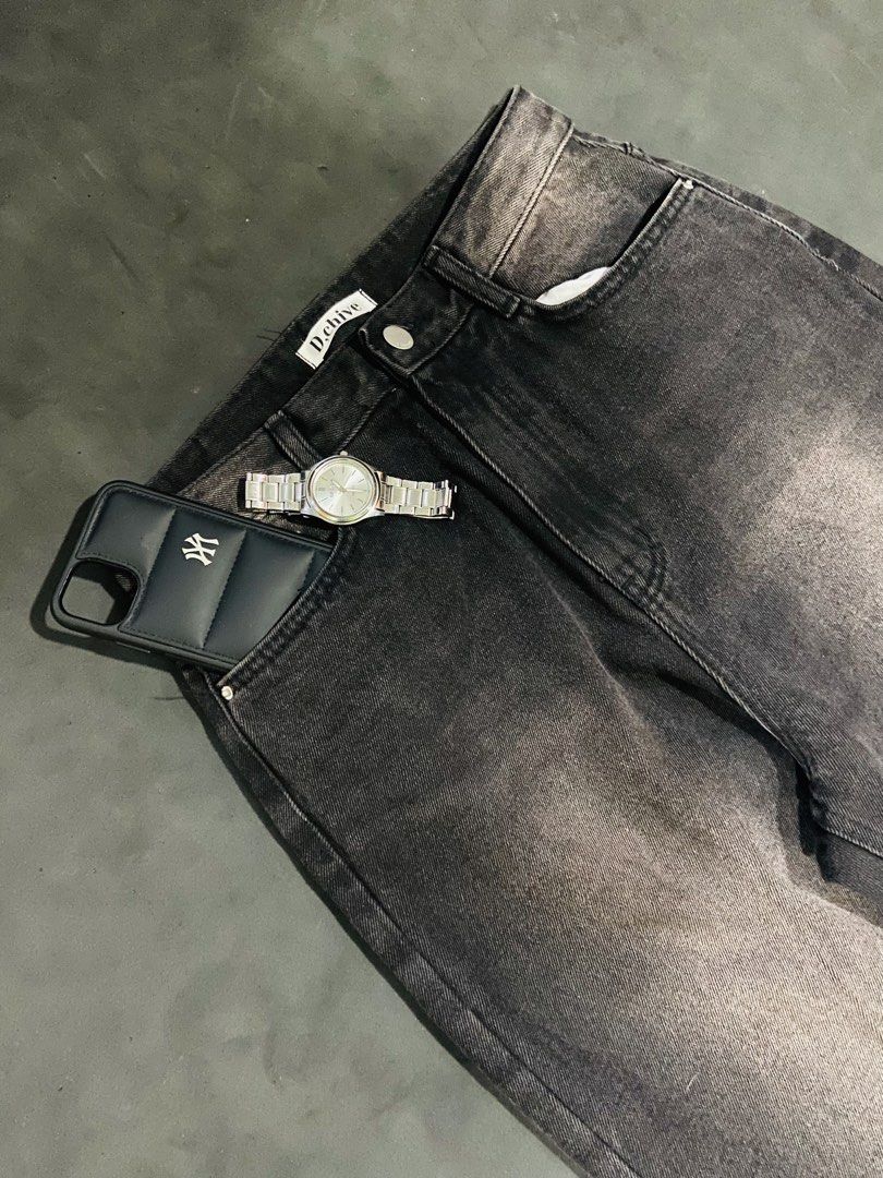 BAGGY BLACK MUDWASHED BAGGY PANTS (Category: Jeans) located in Bacolod City. Submitted by clerkhexx (Listing ID 1460272457, Image 2). Description: BAGGY BLACK MUDWASHED PANTS Mine 350+sf Measurements: Waist: 27 Lenght: 43 Thigh: 13 Leg Hole: 9 Condition of this item 9.5 - color rate 9.7 - no issue Check every photos for conditions of the item.