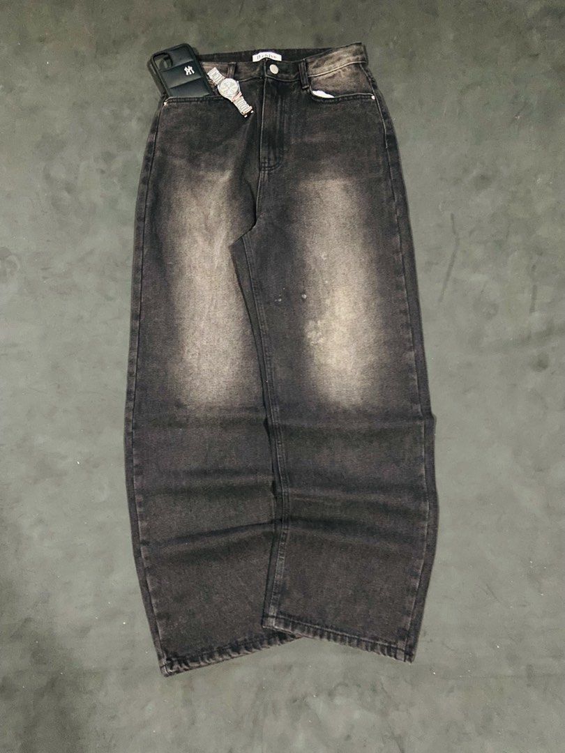 BAGGY BLACK MUDWASHED BAGGY PANTS (Category: Jeans) located in Bacolod City. Submitted by clerkhexx (Listing ID 1460272457, Image 1). Description: BAGGY BLACK MUDWASHED PANTS Mine 350+sf Measurements: Waist: 27 Lenght: 43 Thigh: 13 Leg Hole: 9 Condition of this item 9.5 - color rate 9.7 - no issue Check every photos for conditions of the item.