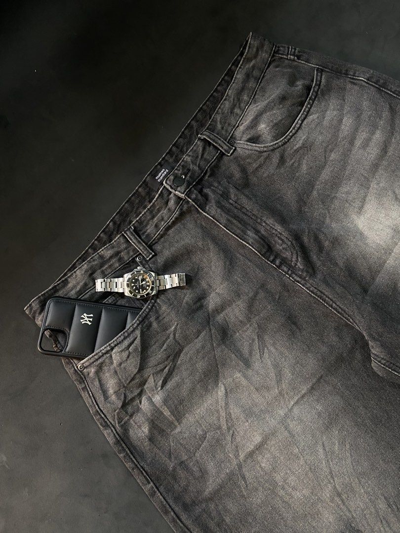 BAGGY LONG JORTS (Category: Jeans) located in Bacolod City. Submitted by clerkhexx (Listing ID 1460270765, Image 2). Description: MUSINSA STANDARD BAGGY LONG JORTS Mine 350freeshipping Measurements: Waist: 42 Lenght: 27.5 Thigh: 17 Leg Hole: 14.5 Condition of this item 9.5 - color rate 9.5- issue alter and darkspot Check every photos for conditions of the item.