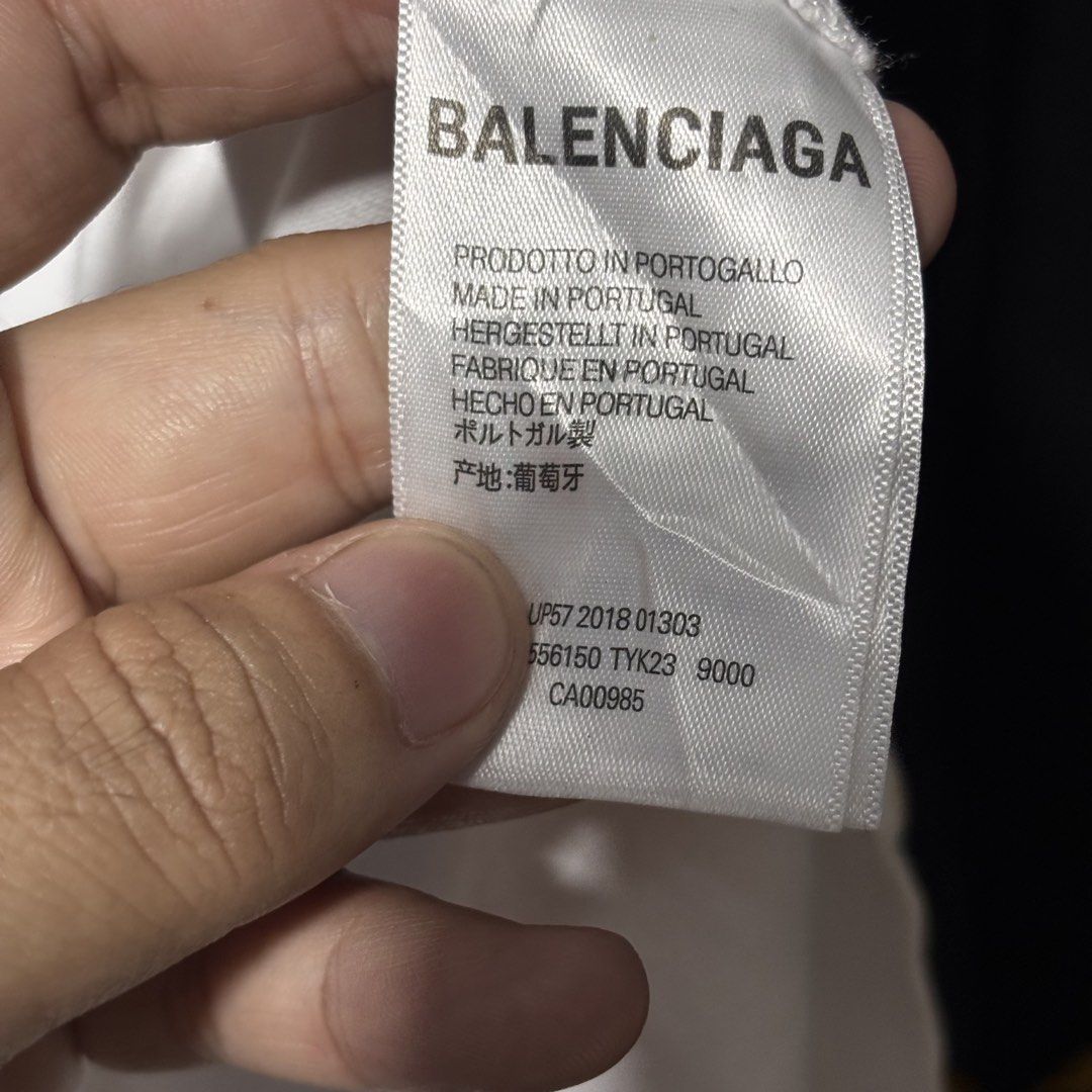 Balenciaga BB Logo T-Shirt (Category: Tshirts & Polo Shirts ) located in Caloocan City. Submitted by bonsatocha43876 (Listing ID 1460200293, Image 3). Description: - Authentic Balenciaga Tee with iconic BB logo. - Comes with complete original tags. - Measurements: 22 inches width, 26 inches length. - Selling for only ₱850..