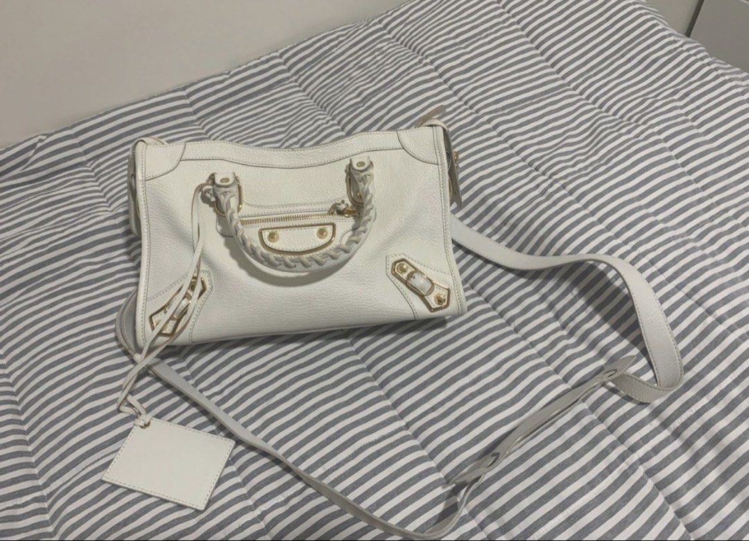 Balenciaga Classic Small City Bag (Category: Cross-body Bags) located in Taguig. Submitted by classicaph (Listing ID 1460153971, Image 1). Description: • Authentic Classic small-city bag white aged calfskin gold hardware • Size: Small • Color: White • Comes with dust bag/card/receipt/paperbag • Condition: Excellent • Minimal signs of use / well maintained RFS: Rarely used. 📌 Actual photos posted. Serious buyers only. Please message me for inquir
