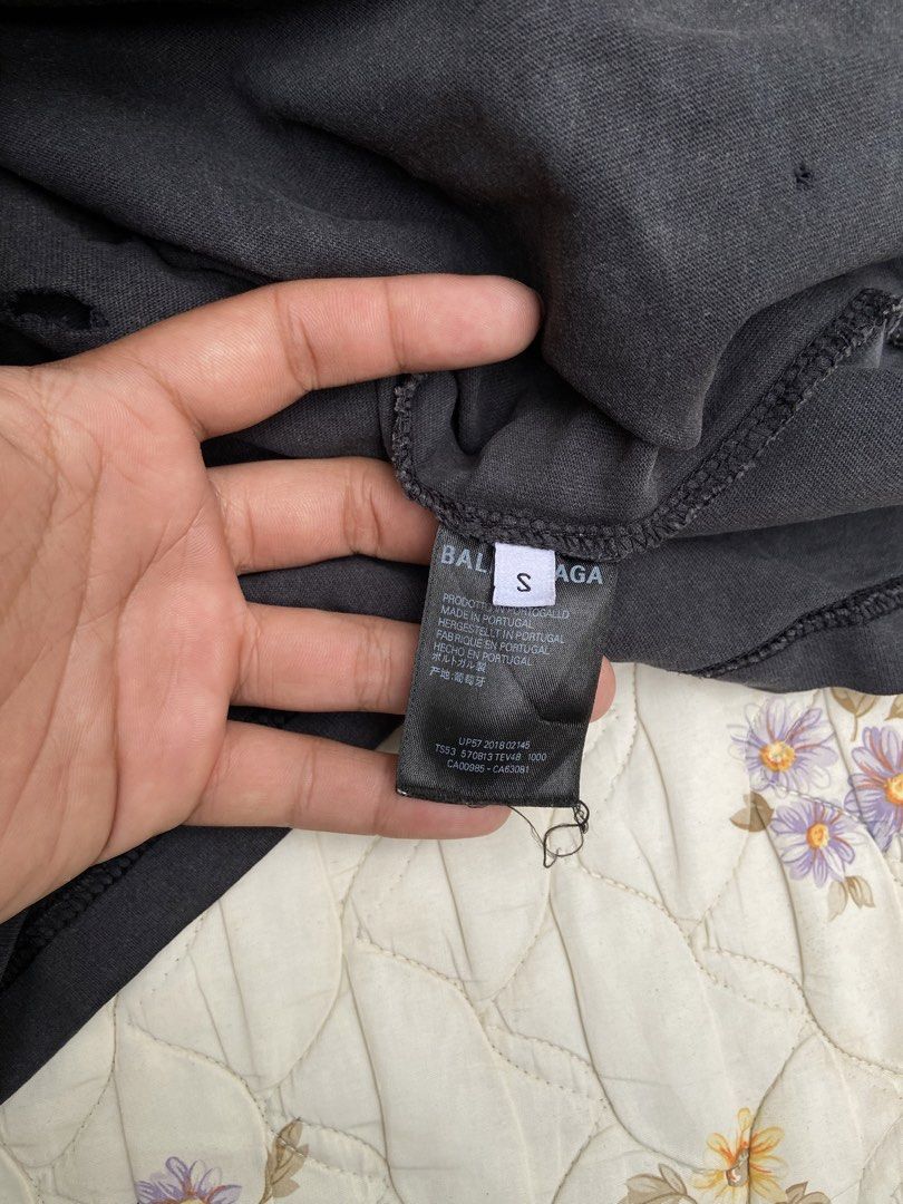 BALENCIAGA DISTRESSED (Category: Tshirts & Polo Shirts ) located in Salug. Submitted by bagdoi_finds (Listing ID 1460267299, Image 3). Description: SIN FADE PIN HOLE.