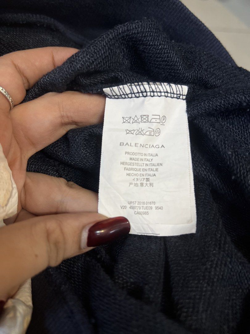 Balenciaga Jacket (Category: Luxury Apparel) located in Manila. Submitted by irenekaren57943 (Listing ID 1460279917, Image 3). Description: 𝐁𝐀𝐋𝐄𝐍𝐂𝐈𝐀𝐆𝐀 ➤ 𝟐𝟐 𝐖 | 𝟐𝟕 𝐋 ➤ 𝟗.𝟖 | 𝐄𝐱𝐜𝐞𝐥𝐥𝐞𝐧𝐭 ➤ 𝐍𝐨 𝐈𝐬𝐬𝐮𝐞 .