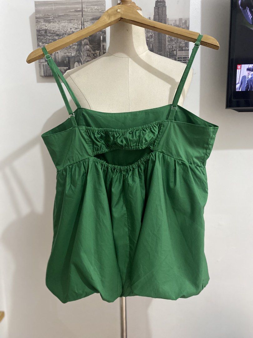 Balloon top (Category: Sleeveless) located in Manila. Submitted by qamilluxe (Listing ID 1460154714, Image 2). Description: This is really nice, classy and quality! Washed but unused Size Large-xL.