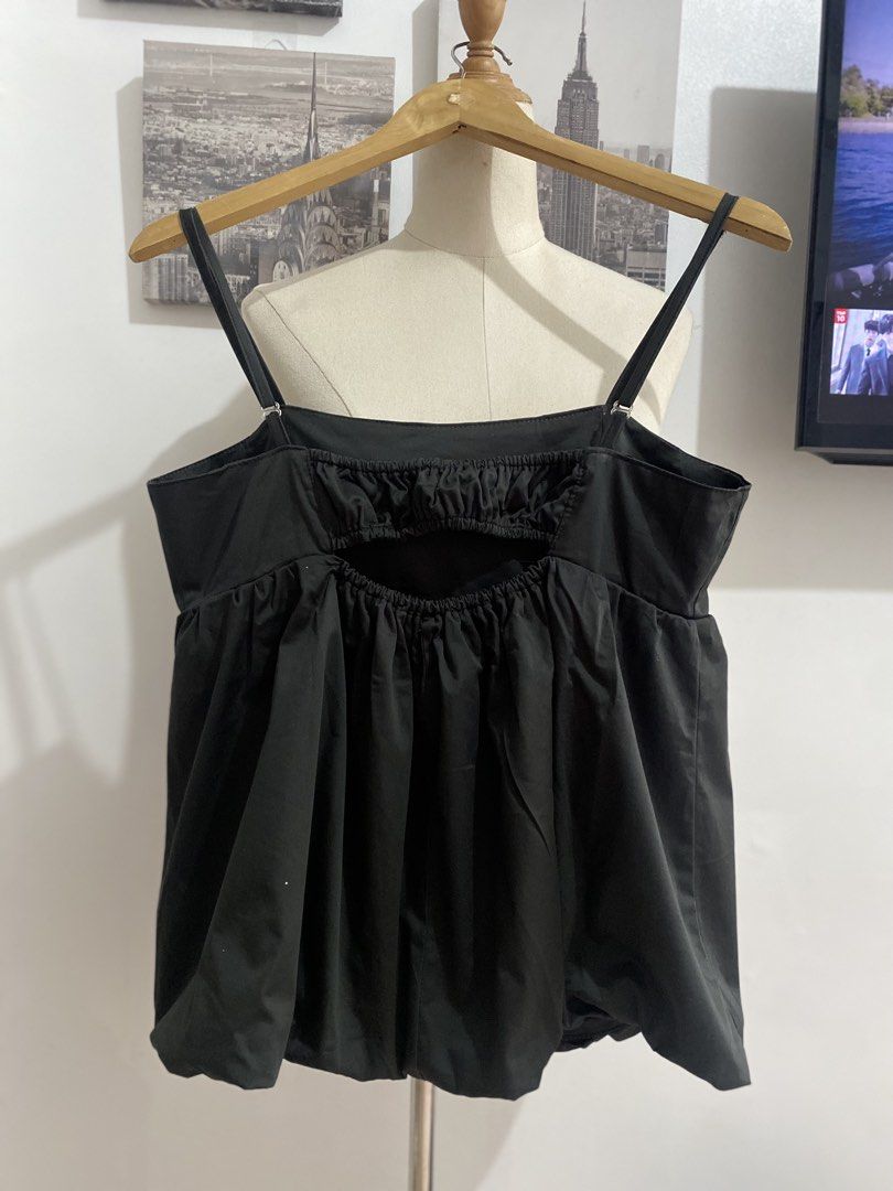 Balloon Top (Category: Sleeveless) located in Manila. Submitted by qamilluxe (Listing ID 1460154991, Image 2). Description: This is really nice, classy and quality! You’ll love this piece… Large-XL Washed but unused.