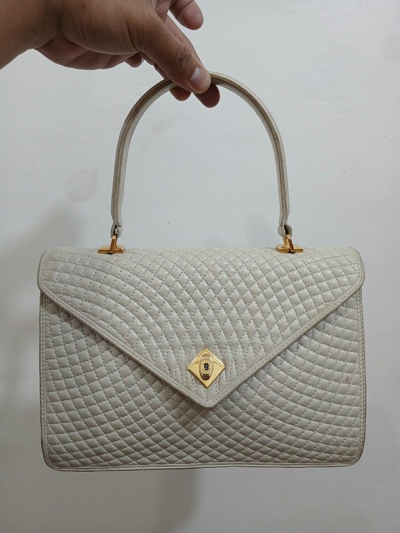 Bally Quilted Leather Top Handle Bag (Category: Luxury Bags & Wallets) located in Taytay. Submitted by leanmark103093 (Listing ID 1460162298, Image 2). Description: B∆LLY Vintage Quilted White Leather Top Handle Bag Envelope flap With B turn Lock Closure Rank Ab Check photos 📩📩📩📩.