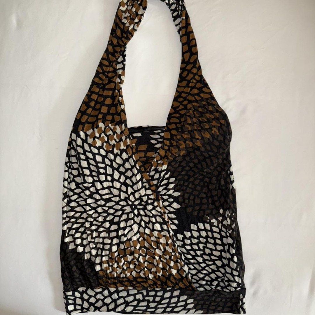 BANANA REPUBLIC Halter top (Category: Others Tops) located in Bacoor. Submitted by gailscollections (Listing ID 1460301279, Image 3). Description: .