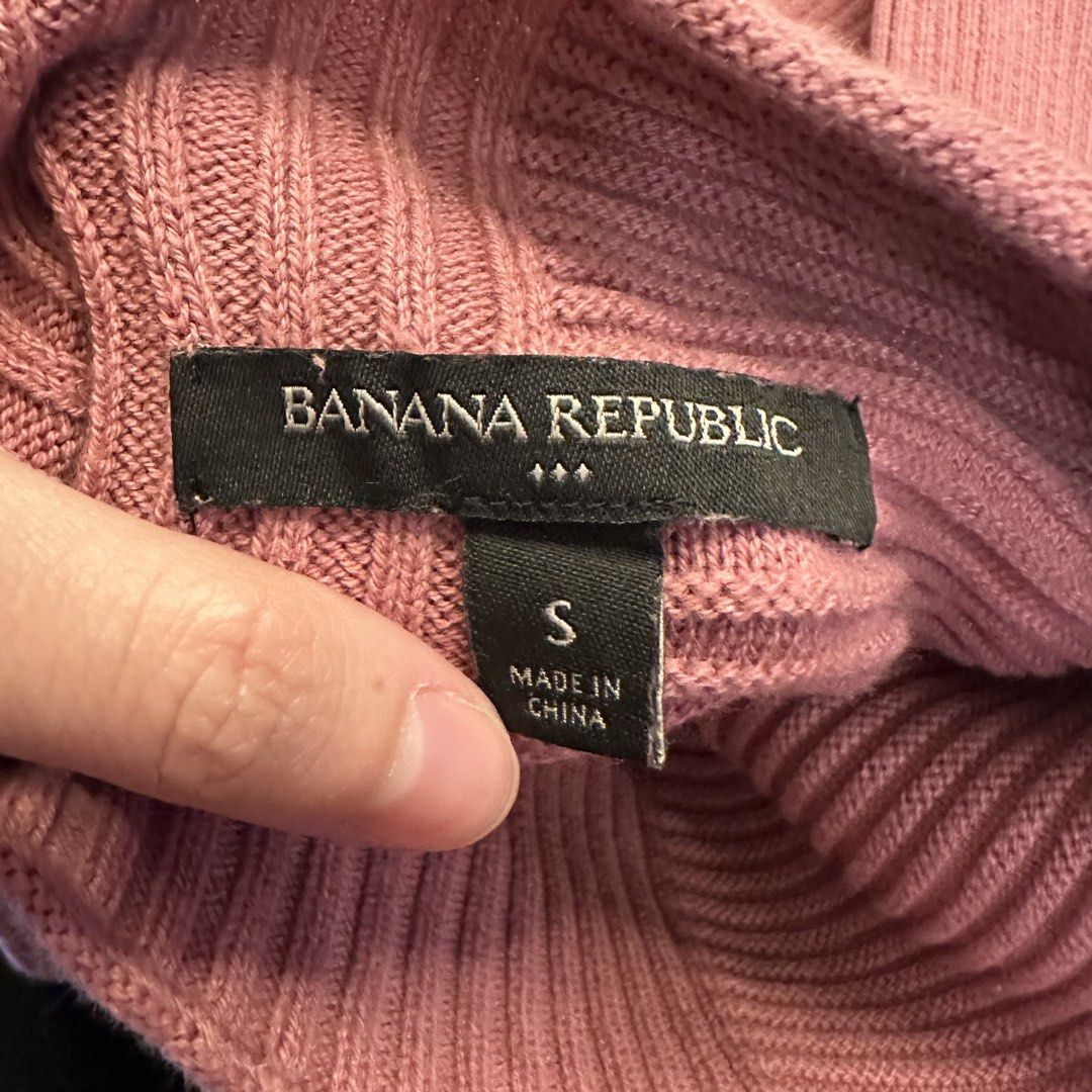 Banana Republic pink sweater (Category: Coats, Jackets and Outerwear) located in Pasig City. Submitted by ynahperez (Listing ID 1460205642, Image 2). Description: .