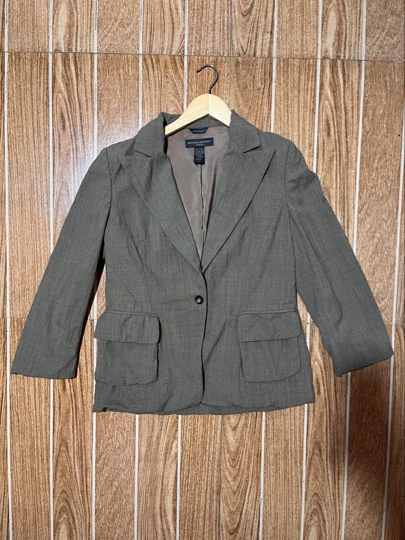 Banana Republic stretch blazer (Category: Coats, Jackets and Outerwear) located in Lucena. Submitted by mjaothrift (Listing ID 1460276652, Image 1). Description: Banana Republic blazer Made in Italy Size small 18 x 25 inches .