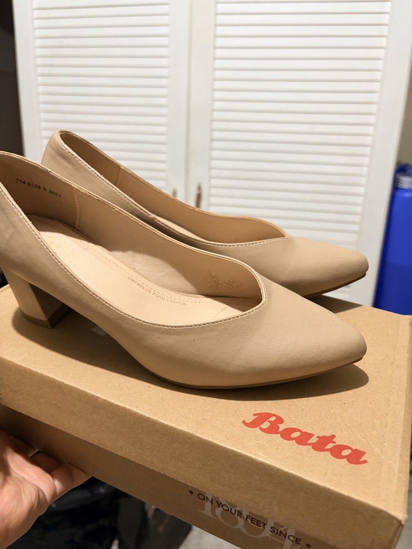 BATA SIZE 6 NUDE HEELS (Category: Heels) located in Iloilo. Submitted by oatmeals600 (Listing ID 1460238263, Image 3). Description: Used only once Orig price 2,499!.
