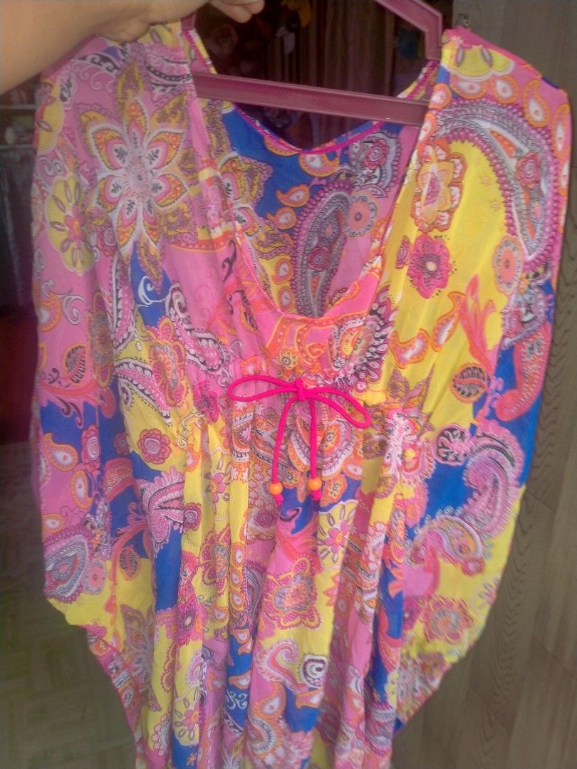 Batwing Paisley pattern (Category: Coats, Jackets and Outerwear) located in Maco. Submitted by nothingabove300shop (Listing ID 1460201915, Image 3). Description: Free size adjustable very colorful.