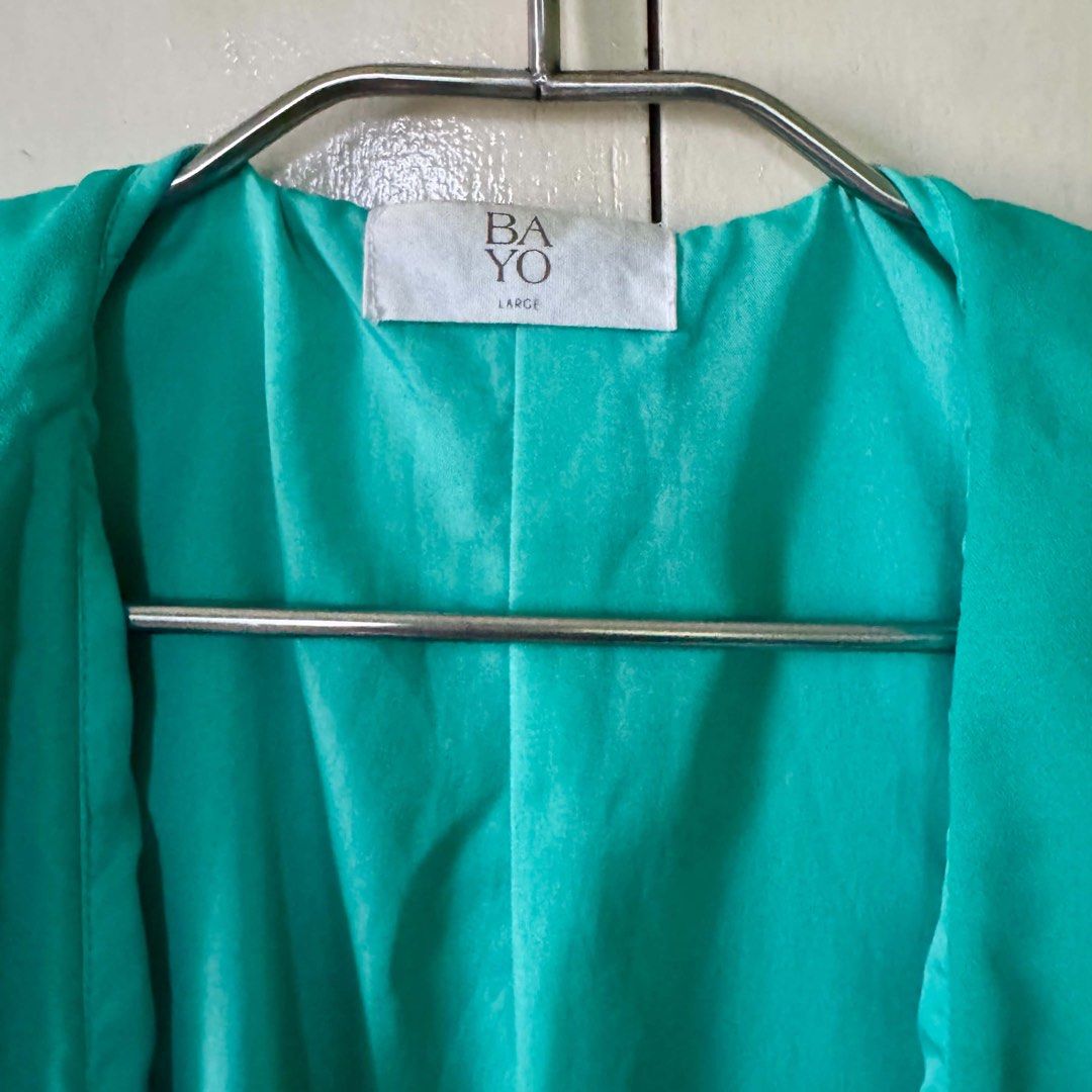 BAYO Teal Open Front Blazer (Category: Coats, Jackets and Outerwear) located in Makati City. Submitted by jinyoungss (Listing ID 1460257022, Image 3). Description: BAYO - Teal blazer - Open front with lapel collar - Long sleeves .