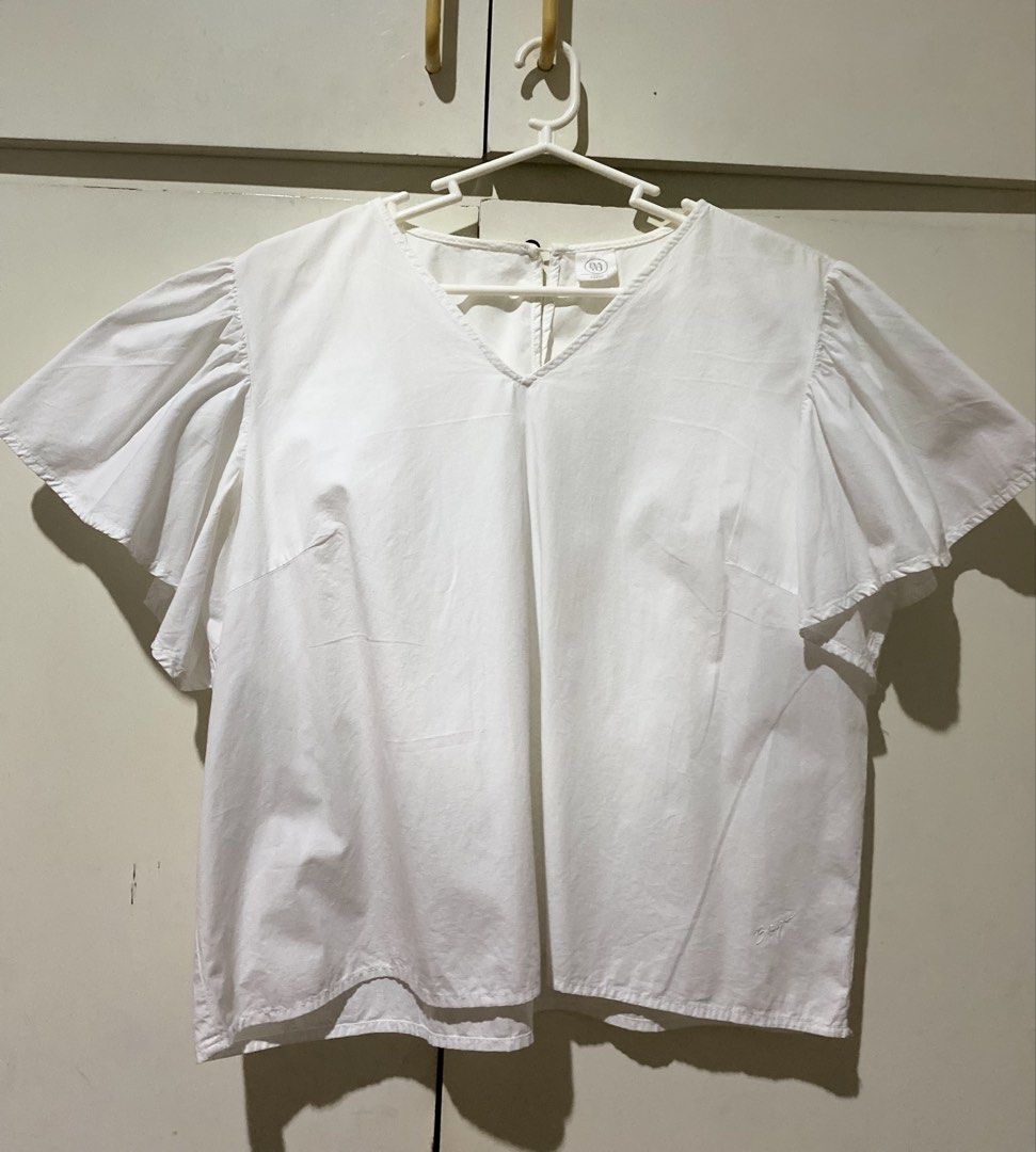 BAYO white top (Category: Blouses) located in Tacurong. Submitted by ajpern (Listing ID 1460206422, Image 1). Description: Original BAYO white top (large).
