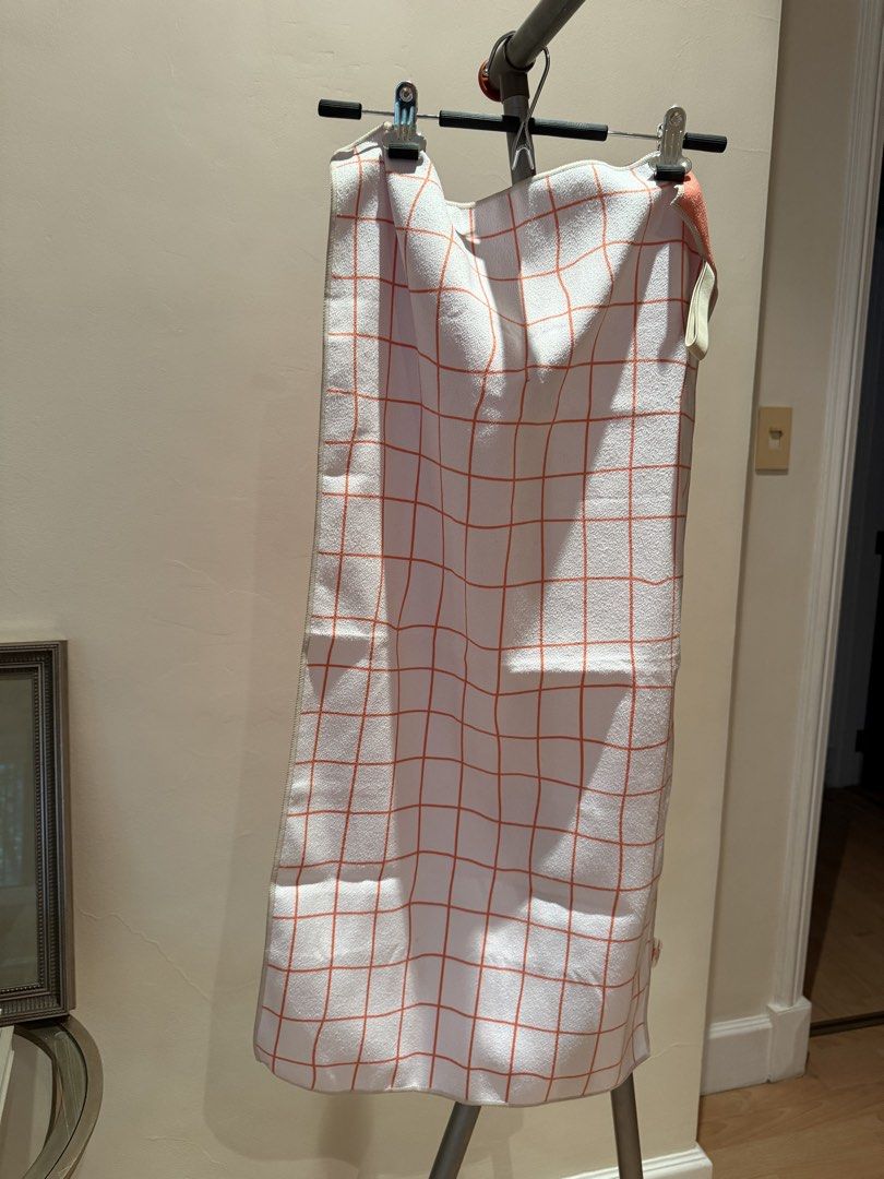 Beach / Workout Towel (Category: Bedding & Towels) located in Manila. Submitted by thriftfactor (Listing ID 1460166824, Image 2). Description: .