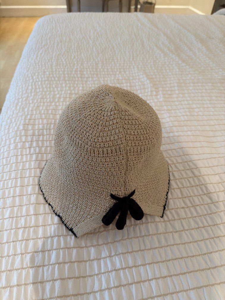 Beach Hat (Category: Hats & Beanies) located in Manila. Submitted by thriftfactor (Listing ID 1460168769, Image 1). Description: No .