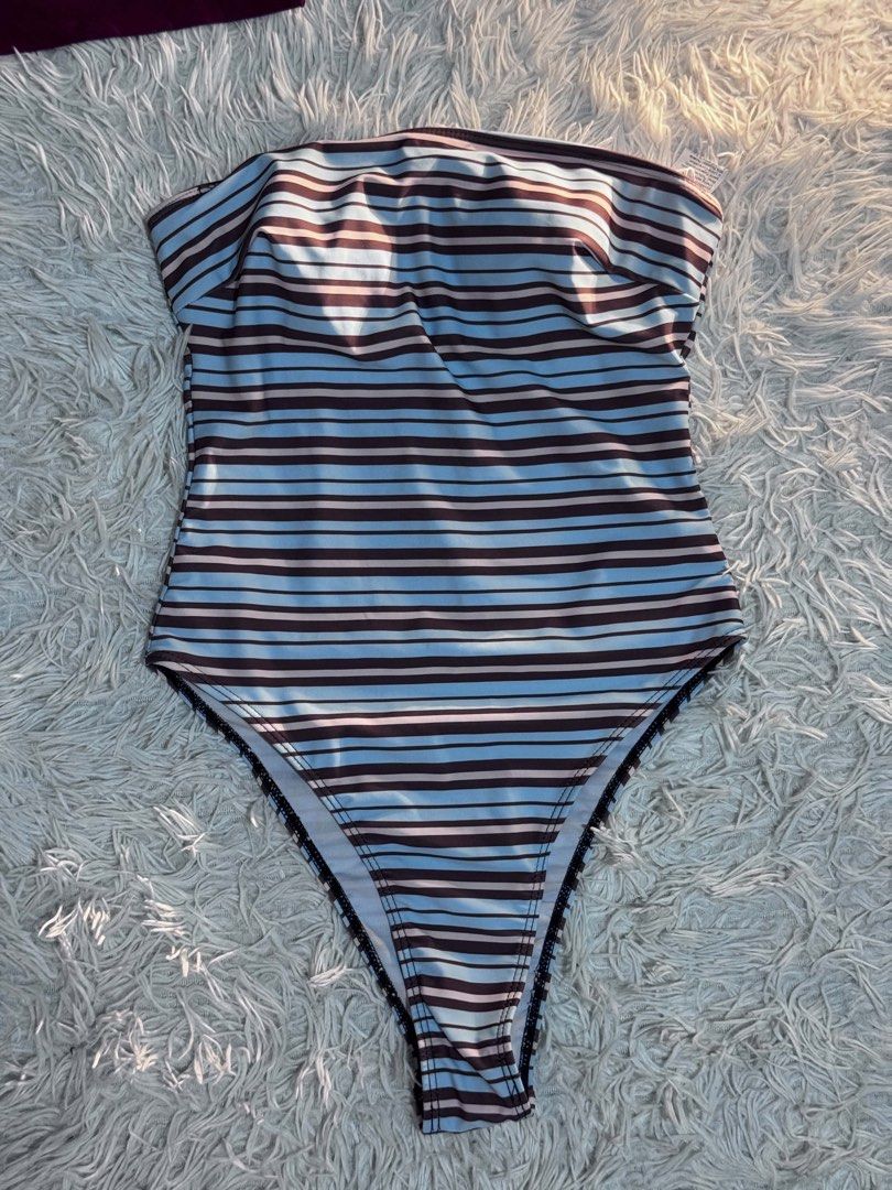 Beach outfits (Category: Dresses) located in Calauan. Submitted by jeysellll (Listing ID 1460300186, Image 1). Description: used once only pm for ww pics 100-300 .