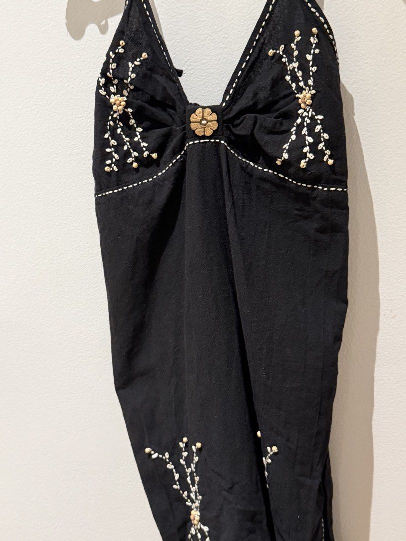 Beaded Embroidered Tank Top (Category: Sleeveless) located in Paranaque City. Submitted by preluvdbyp (Listing ID 1460222457, Image 3). Description: Straps are adjustable (see last pic) Blouse is long and are slitted on both sides •Payment Options: GCash or BPI Bank Transfer •Delivery/Shipping fee to be shouldered by buyer .