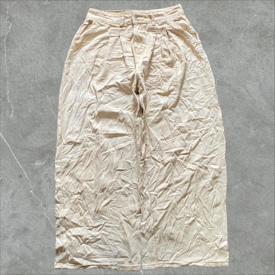 Beige Wide Leg Pleated Pants (Category: Other Bottoms) located in Manila. Submitted by levxander342999 (Listing ID 1460153957, Image 1). Description: - Beige wide-leg pants - Front pleats for a stylish detail - Comfortable relaxed fit - Secure button and zip closure - Convenient side pockets - Perfect for both casual outings and dressing up.
