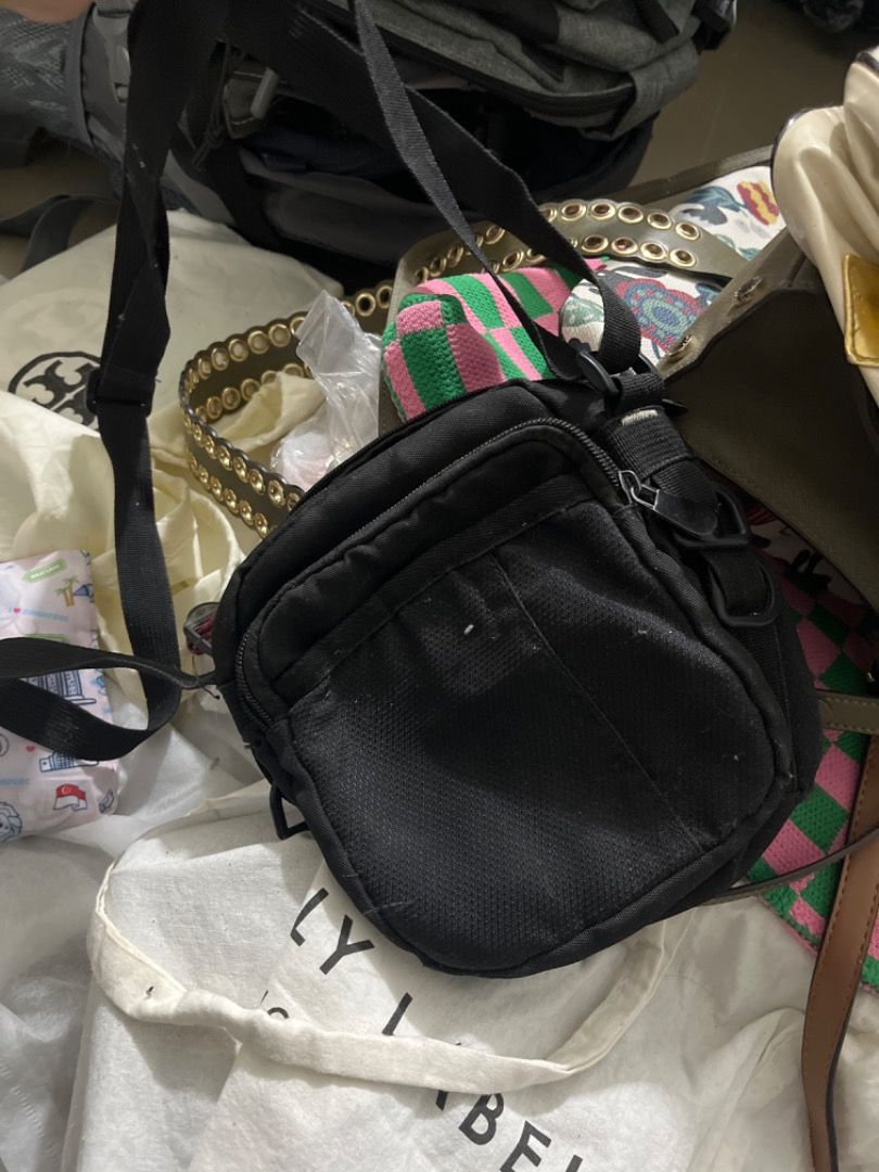 Bench sling (Category: Sling Bags) located in Santiago. Submitted by evrythngulove (Listing ID 1460208965, Image 1). Description: .