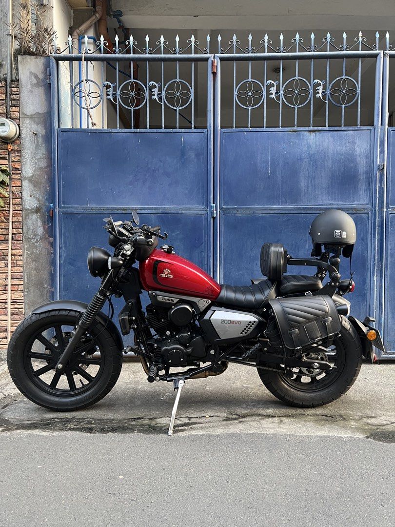 Benelli Motobi Evo 200 (Category: Motorbikes for Sale) located in Makati City. Submitted by jerichotamayo7947 (Listing ID 1460156319, Image 1). Description: 105k negotiable Upgrades made: Mcustoms: Bullet Pipe w/Silencer Seat 3inch tank lift Stainless side stand (Long version) Fuel injector 6 holes from Abdul Xavior Accessories: Hazard 3 horns (2 Hella Horn + Stock Horn) MDL plus Crashguard Adjustable backrest - (Rare) Shinko Tour Master Tires (U