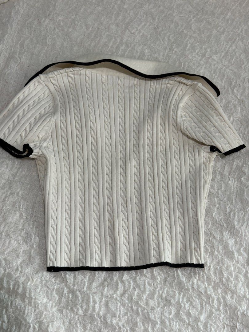 Bershka collared top bundle (Category: Blouses) located in Manila. Submitted by prelovedby_lou (Listing ID 1460156981, Image 3). Description: - Two authentic branded tops | bought at the mall. - rfs: I don't use them anymore Item 1 (400 if 1 item only) - medium on tag - bershka cream cable knit collared shirt - no issues Item 2 (350 if 1 item only) - small on tag - bershka black zip up top - no issues.