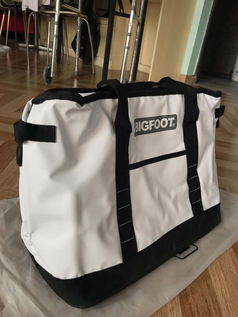 BIGFOOT. White and Black Duffel Bag (Category: Cross-body Bags) located in Quezon City. Submitted by davidmelvin28 (Listing ID 1460169465, Image 2). Description: - BIGFOOT duffel bag in white and black. - Ideal size for weekend getaways or gym sessions. - Made with durable material for long-lasting use. - Features stylish black trim and handles. - Convenient front pocket for easy access. - Bag is clean and ready for its next adventure..