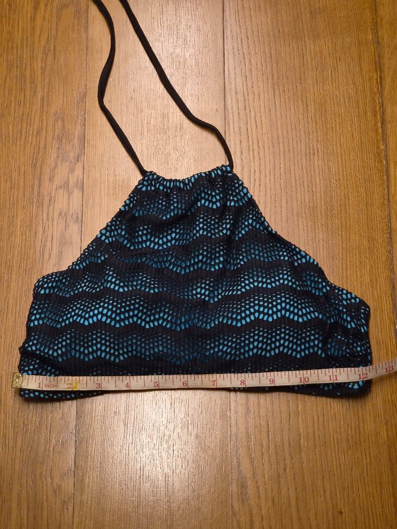 black & blue halter bikini top (Category: Bikinis & Swimsuits) located in Quezon City. Submitted by eunzaay (Listing ID 1460288530, Image 2). Description: ♡ fits s-m, no ww ♡ measurements: see measuring tape in photos for reference ♡ rfs: i dont reach for it anymore ♡ used a few times, no flaws ♡ feel free to haggle/nego!.